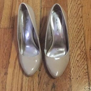 Kenneth Cole Reaction Beige Pumps